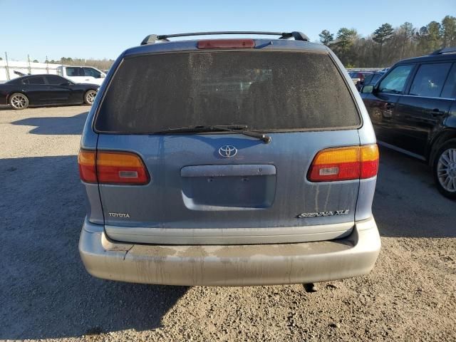 2000 Toyota Sienna LE