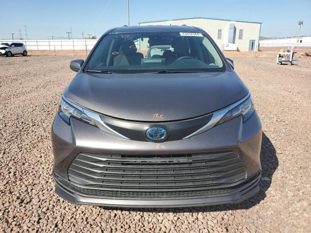 2021 Toyota Sienna LE