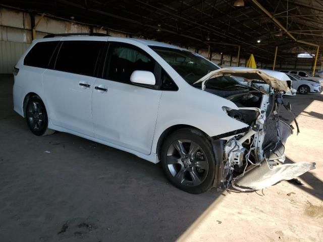 2015 Toyota Sienna Sport