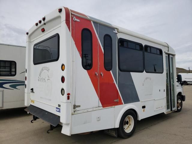 2014 Ford Econoline E450 Super Duty Cutaway Van