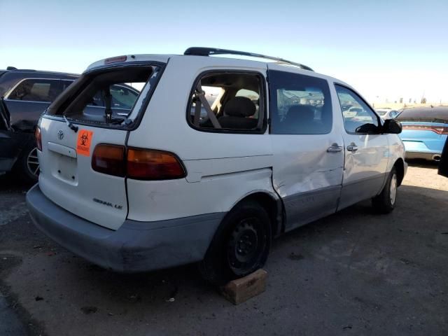 2000 Toyota Sienna LE