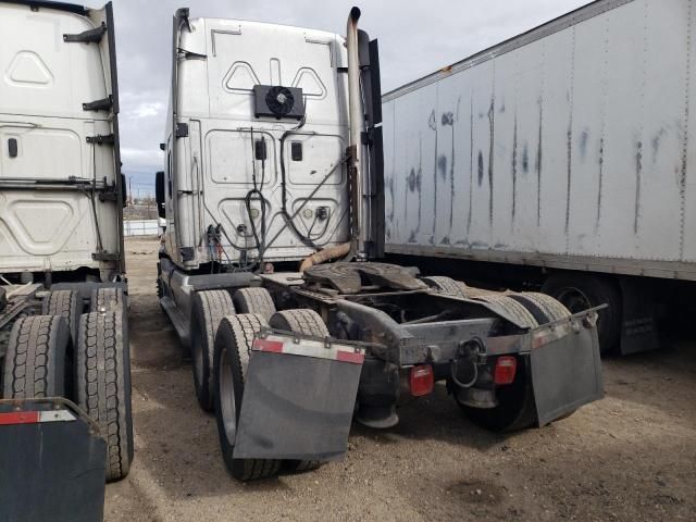 2010 Freightliner Cascadia 125