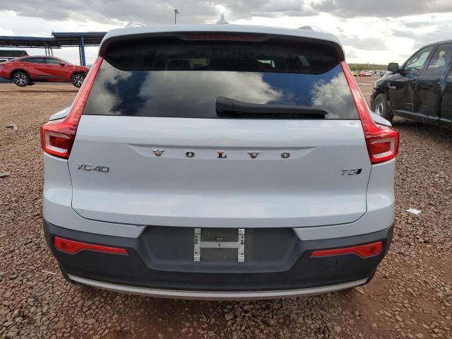 2020 Volvo XC40 T5 Momentum