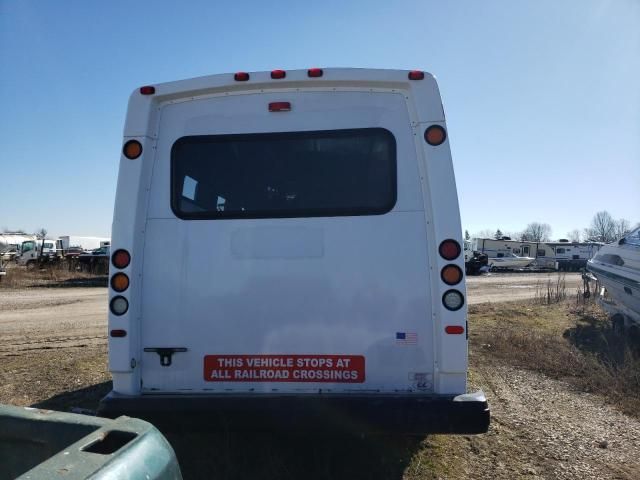 2016 Ford Econoline E450 Super Duty Cutaway Van