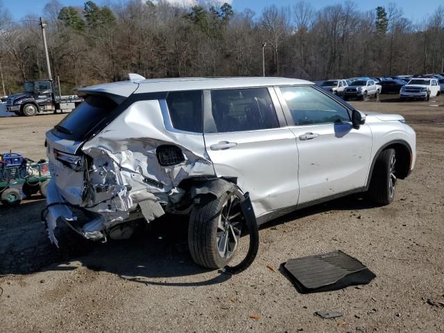 2023 Mitsubishi Outlander SE