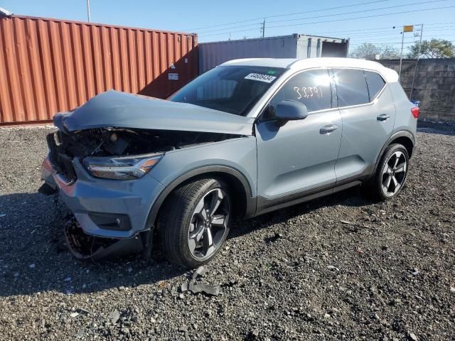 2021 Volvo XC40 T4 Momentum