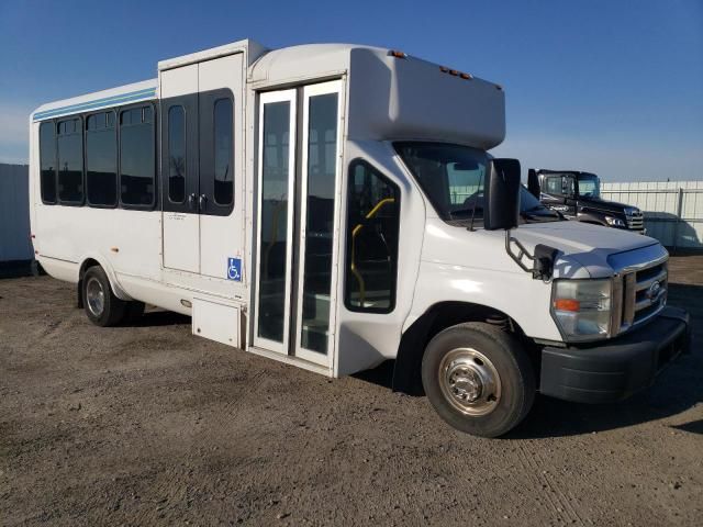 2011 Ford Econoline E450 Super Duty Cutaway Van