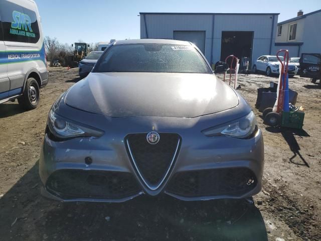 2018 Alfa Romeo Giulia Q4