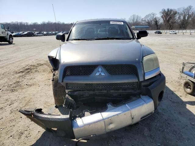 2006 Mitsubishi Raider Durocross