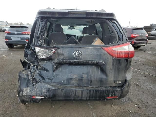 2018 Toyota Sienna LE