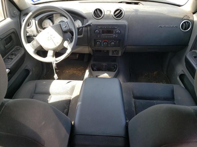 2006 Mitsubishi Raider LS