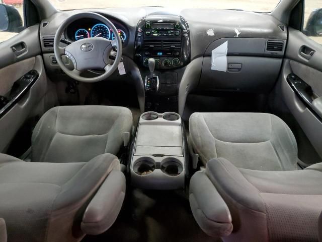 2004 Toyota Sienna LE