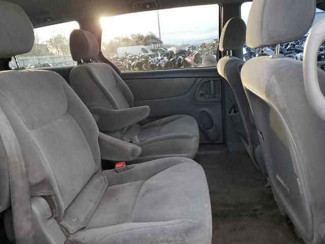 2005 Toyota Sienna CE