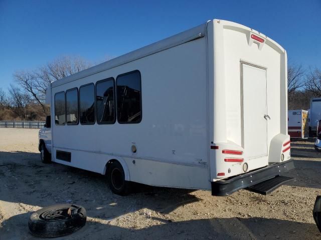 2016 Ford Econoline E450 Super Duty Cutaway Van