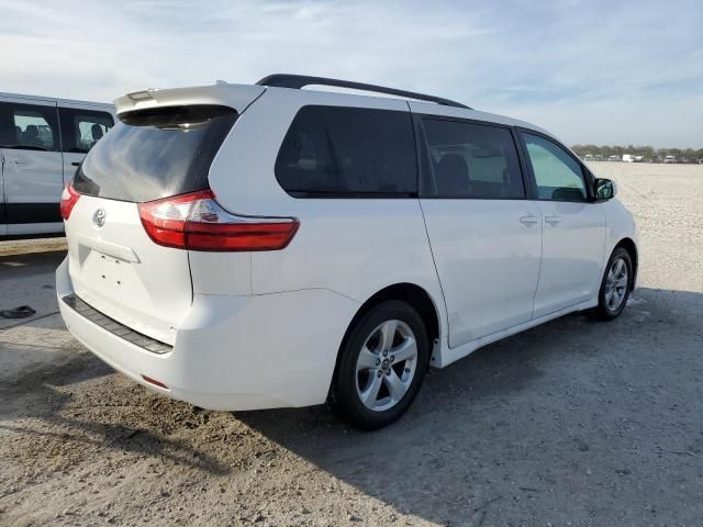 2018 Toyota Sienna LE