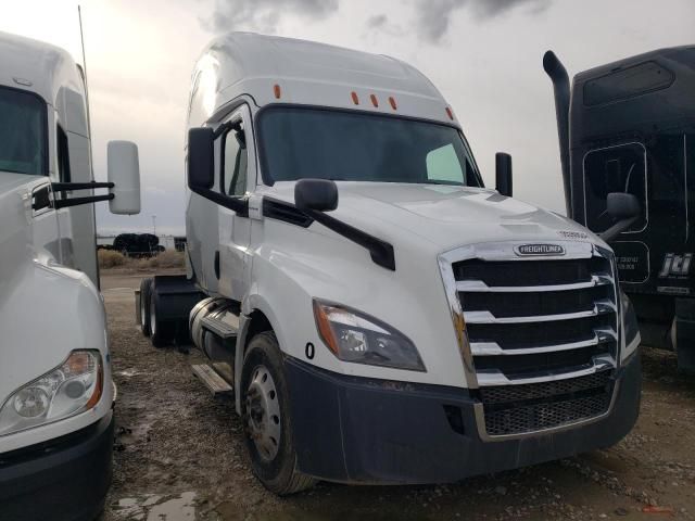 2019 Freightliner Cascadia 126