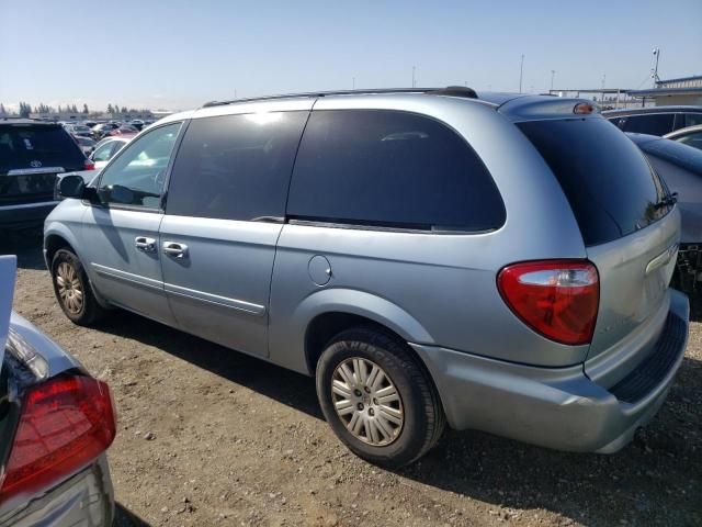 2005 Chrysler Town & Country LX