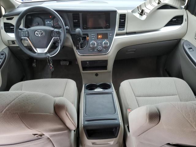 2017 Toyota Sienna LE