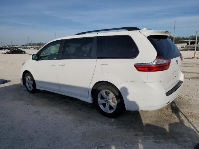 2018 Toyota Sienna LE