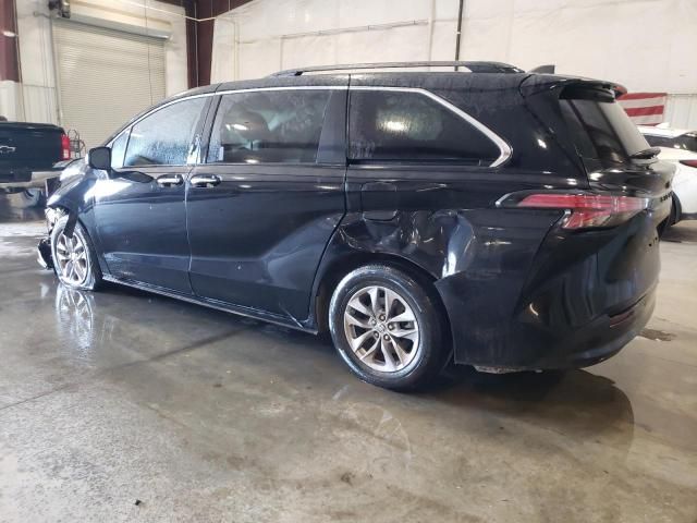 2022 Toyota Sienna XLE