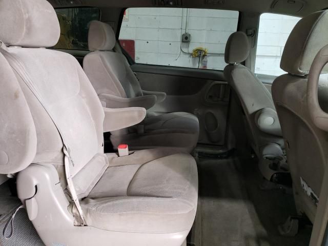 2005 Toyota Sienna CE