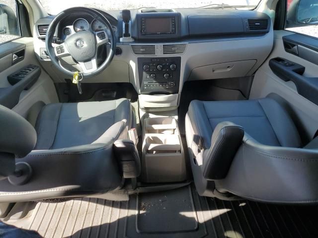 2014 Volkswagen Routan SE