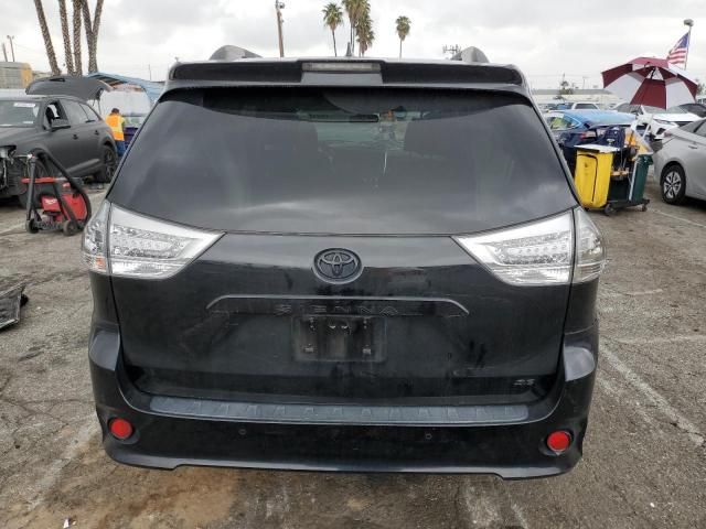 2020 Toyota Sienna SE