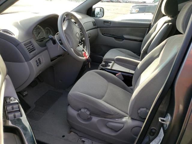 2004 Toyota Sienna CE