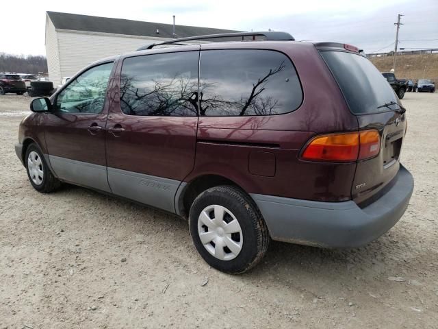 2000 Toyota Sienna LE