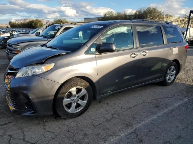 2018 Toyota Sienna LE