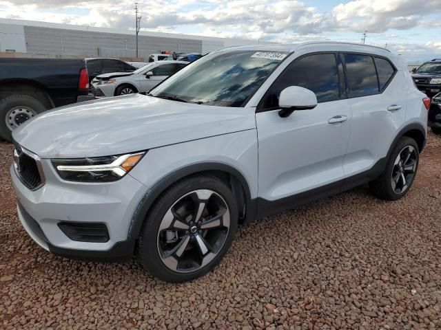 2020 Volvo XC40 T5 Momentum