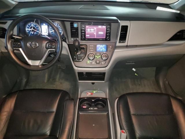 2018 Toyota Sienna LE