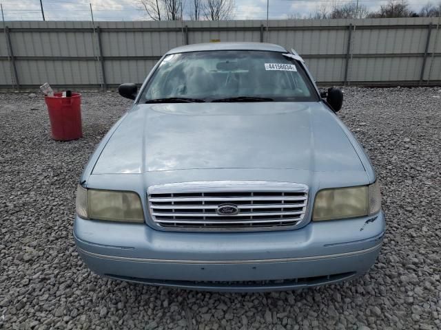 2004 Ford Crown Victoria LX