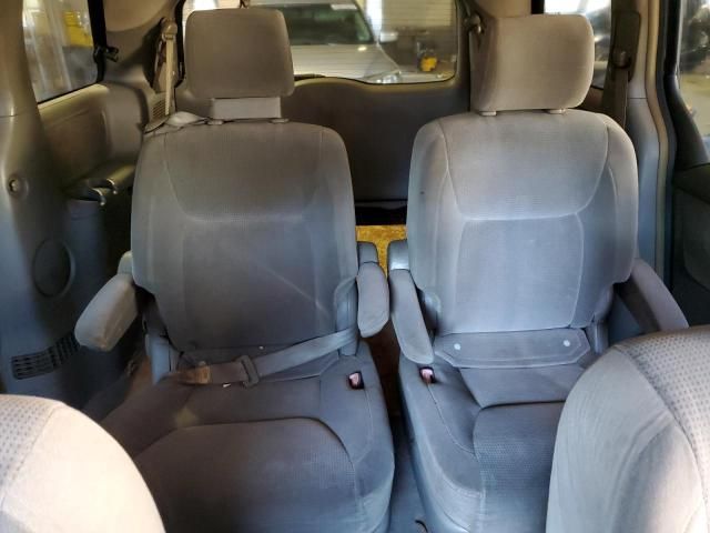 2004 Toyota Sienna CE