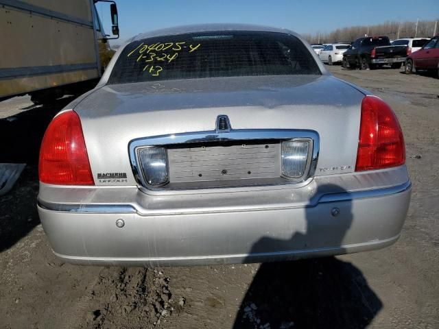 2005 Lincoln Town Car Signature Limited