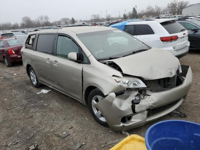 2016 Toyota Sienna LE