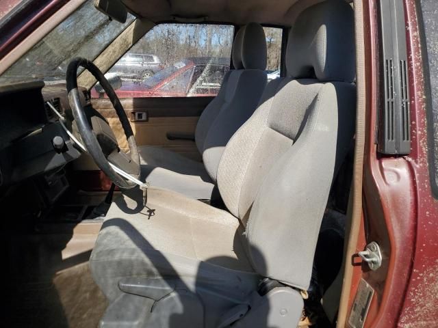 1985 Toyota Pickup Xtracab RN56 DLX