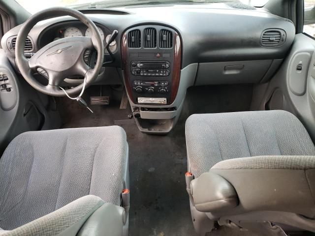 2004 Chrysler Town & Country LX