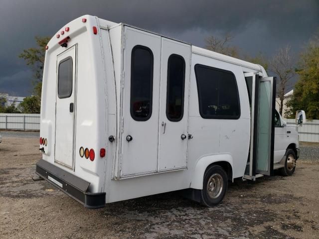 2013 Ford Econoline E350 Super Duty Cutaway Van