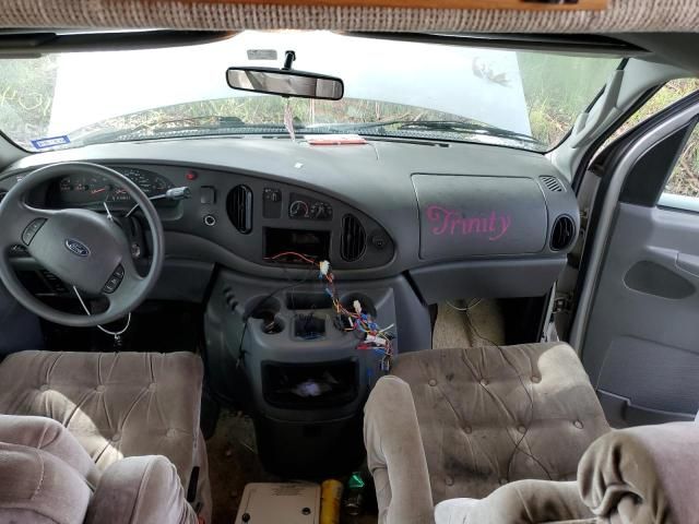 2004 Ford Econoline E450 Super Duty Cutaway Van