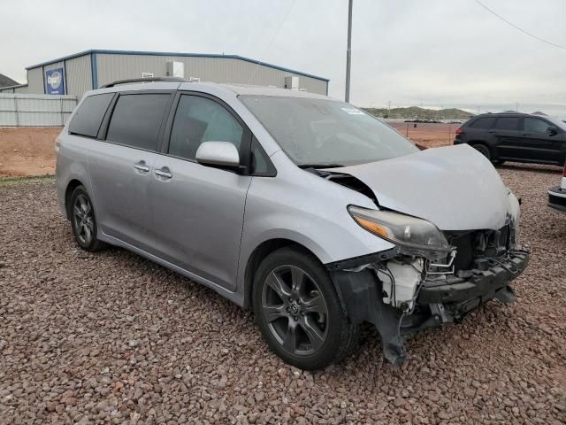 2018 Toyota Sienna SE