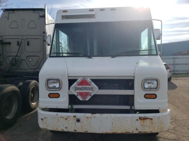 1999 Freightliner Chassis M Line WALK-IN Van