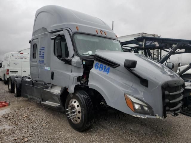 2021 Freightliner Cascadia 126