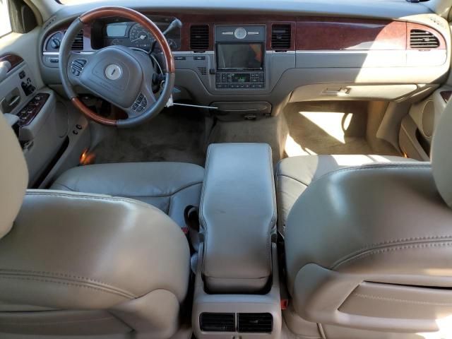 2004 Lincoln Town Car Ultimate