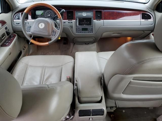 2004 Lincoln Town Car Ultimate