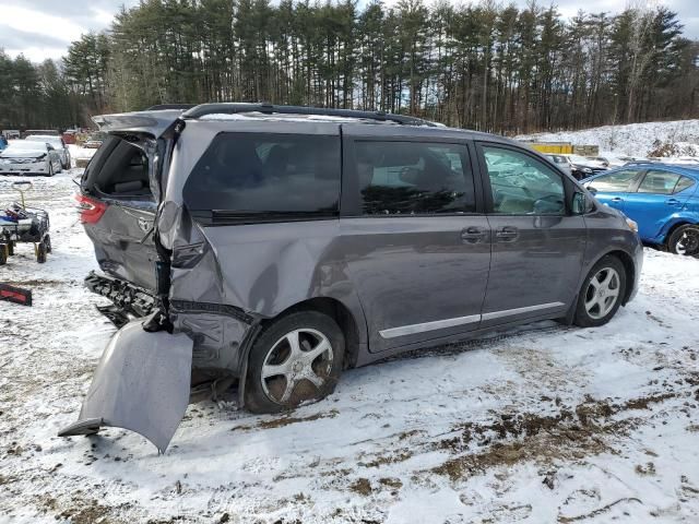 2016 Toyota Sienna LE