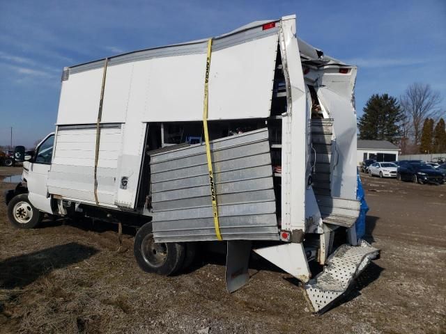 2012 Ford Econoline E450 Super Duty Cutaway Van