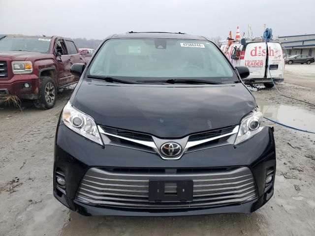 2018 Toyota Sienna XLE