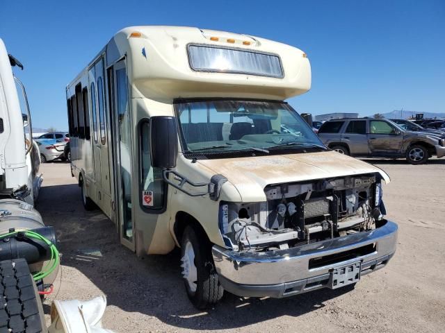 2013 Ford Econoline E450 Starcraft Bus