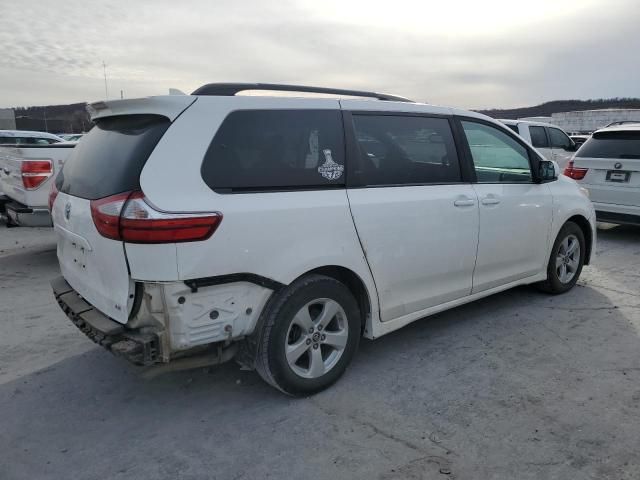 2019 Toyota Sienna LE